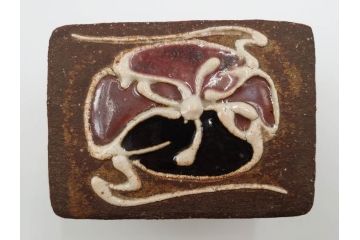 河井寛次郎　鉄釉　河井つね識箱　4.4寸　土のぬくもりと自然な色合いが調和した心安らぐ蓋物(蓋付き器、小物入れ、深鉢、深皿、和食器、陶器、四寸四分)(R-084486)