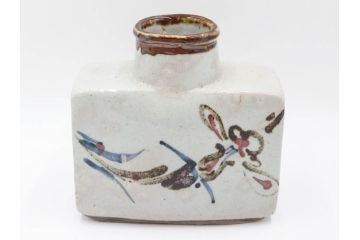 河井寛次郎　草絵　高さ 約22cm　素朴な美しさが魅力の扁壷(扁壺、花瓶、花生、花入、花器、フラワーベース、共箱付)(R-084487)