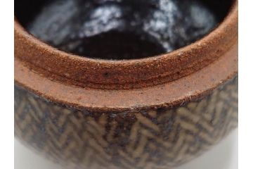 人間国宝　島岡達三　益子焼　象嵌　2.8寸　お部屋に静謐な美しさをもたらす盒子(R-084490)