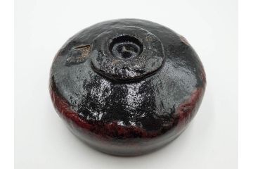 吉村楽入　黒楽　一入写　西湖　約15cm　4.8寸　土の表情が織りなす深い味わいを感じる馬盥茶碗　(R-084491)