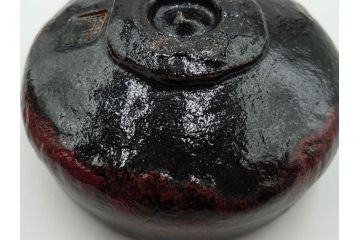 吉村楽入　黒楽　一入写　西湖　約15cm　4.8寸　土の表情が織りなす深い味わいを感じる馬盥茶碗　(R-084491)