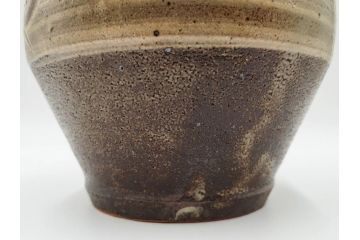 人間国宝　島岡達三　益子焼　刷毛目　梅文　空間に格調高い趣を演出する水指(R-084492)