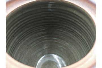 人間国宝　島岡達三　益子焼　刷毛目　梅文　空間に格調高い趣を演出する水指(R-084492)