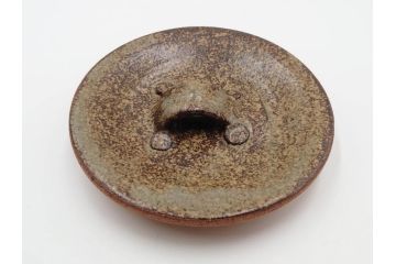 人間国宝　島岡達三　益子焼　刷毛目　梅文　空間に格調高い趣を演出する水指(R-084492)