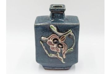 河井寛次郎　呉洲(呉須)　高さ 約24cm　堂々とした存在感と温かみを感じる花扁壷(扁壺、花瓶、花生、花入、花器、フラワーベース、共箱付)(R-084494)