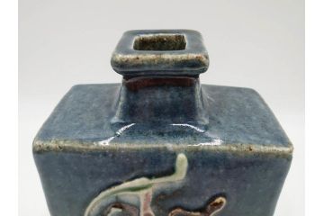 河井寛次郎　呉洲(呉須)　高さ 約24cm　堂々とした存在感と温かみを感じる花扁壷(扁壺、花瓶、花生、花入、花器、フラワーベース、共箱付)(R-084494)