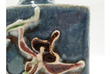 河井寛次郎　呉洲(呉須)　高さ 約24cm　堂々とした存在感と温かみを感じる花扁壷(扁壺、花瓶、花生、花入、花器、フラワーベース、共箱付)(R-084494)