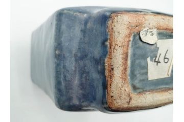 河井寛次郎　呉洲(呉須)　高さ 約24cm　堂々とした存在感と温かみを感じる花扁壷(扁壺、花瓶、花生、花入、花器、フラワーベース、共箱付)(R-084494)