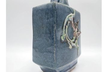 河井寛次郎　呉洲(呉須)　高さ 約24cm　堂々とした存在感と温かみを感じる花扁壷(扁壺、花瓶、花生、花入、花器、フラワーベース、共箱付)(R-084494)