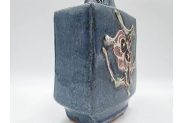 河井寛次郎　呉洲(呉須)　高さ 約24cm　堂々とした存在感と温かみを感じる花扁壷(扁壺、花瓶、花生、花入、花器、フラワーベース、共箱付)(R-084494)