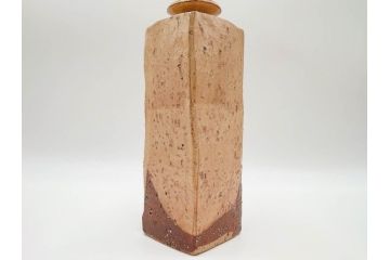 十二代　田原陶兵衛　萩焼　高さ 約25cm　空間に格調高い趣をもたらす四方花入(R-084496)