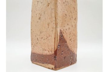 十二代　田原陶兵衛　萩焼　高さ 約25cm　空間に格調高い趣をもたらす四方花入(R-084496)