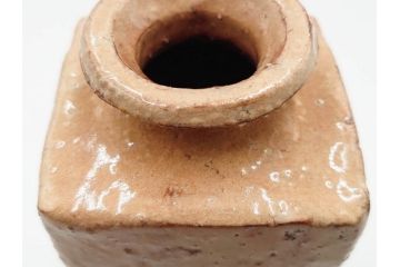 十二代　田原陶兵衛　萩焼　高さ 約25cm　空間に格調高い趣をもたらす四方花入(R-084496)