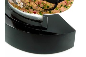 黒木国昭　金彩象嵌　光琳　着物　ガラス　高さ 約31cm　華やかで可愛らしい置物　(R-084497)