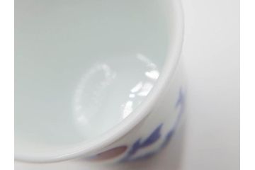 人間国宝　十三代　酒井田柿右衛門　染錦　柿文　優美な雰囲気が漂うぐい呑((R-084499)