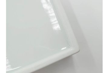 重要無形文化財　人間国宝　十三代 酒井田柿右衛門　本人作　濁手　唐花文　蓋物　鮮やかな色彩と精緻な文様が魅力の小筥(小箱、陶筥、小物入れ、共箱付)(R-084500)