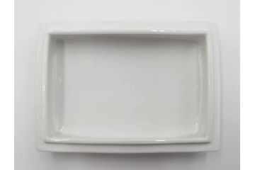 重要無形文化財　人間国宝　十三代 酒井田柿右衛門　本人作　濁手　唐花文　蓋物　鮮やかな色彩と精緻な文様が魅力の小筥(小箱、陶筥、小物入れ、共箱付)(R-084500)