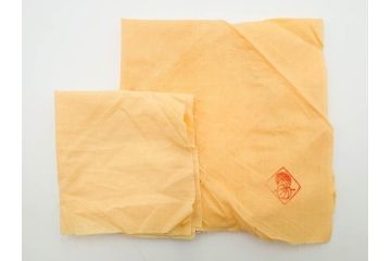 重要無形文化財　人間国宝　十三代 酒井田柿右衛門　本人作　濁手　唐花文　蓋物　鮮やかな色彩と精緻な文様が魅力の小筥(小箱、陶筥、小物入れ、共箱付)(R-084500)