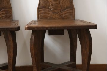 中古　美品　軽井沢彫り　桜　贅沢な総彫り仕上げのダイニングチェア(板座チェア、アームレスチェア、椅子、イス)(R-084505)
