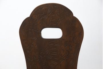 中古　美品　軽井沢彫り　桜　贅沢な総彫り仕上げのダイニングチェア(板座チェア、アームレスチェア、椅子、イス)(R-084505)