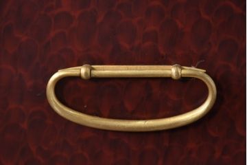 中古　美品　高級品　内部桐材　前面赤漆の「鱗(うろこ)塗り」とスタイリッシュな真鍮金具が魅力的な和モダンチェスト(桐箪笥、桐たんす、サイドチェスト、衣装箪笥、収納タンス、引き出し)(R-084507)