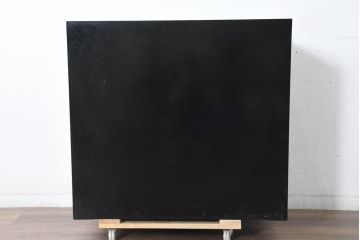 中古　美品　高級品　内部桐材　前面赤漆の「鱗(うろこ)塗り」とスタイリッシュな真鍮金具が魅力的な和モダンチェスト(桐箪笥、桐たんす、サイドチェスト、衣装箪笥、収納タンス、引き出し)(R-084507)