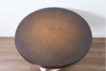 中古　飛騨産業　穂高シリーズ　キツツキマーク　洗練された佇まいが魅力的な丸テーブル(ダイニングテーブル、2人掛け、2人用、カフェテーブル、ラウンドテーブル)(R-084508)