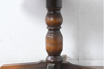 中古　飛騨産業　穂高シリーズ　キツツキマーク　洗練された佇まいが魅力的な丸テーブル(ダイニングテーブル、2人掛け、2人用、カフェテーブル、ラウンドテーブル)(R-084508)