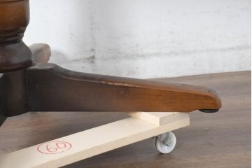 中古　飛騨産業　穂高シリーズ　キツツキマーク　洗練された佇まいが魅力的な丸テーブル(ダイニングテーブル、2人掛け、2人用、カフェテーブル、ラウンドテーブル)(R-084508)
