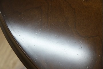 中古　飛騨産業　穂高シリーズ　キツツキマーク　洗練された佇まいが魅力的な丸テーブル　(R-084508)