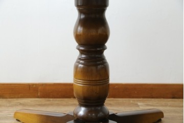 中古　飛騨産業　穂高シリーズ　キツツキマーク　洗練された佇まいが魅力的な丸テーブル　(R-084508)