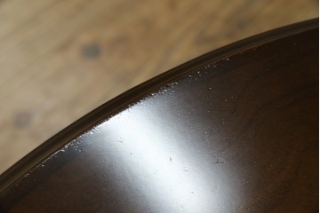 中古　飛騨産業　穂高シリーズ　キツツキマーク　洗練された佇まいが魅力的な丸テーブル　(R-084508)