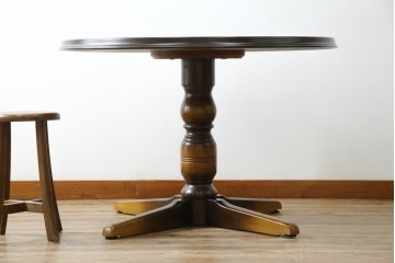 中古　飛騨産業　穂高シリーズ　キツツキマーク　洗練された佇まいが魅力的な丸テーブル　(R-084508)