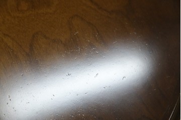 中古　飛騨産業　穂高シリーズ　キツツキマーク　洗練された佇まいが魅力的な丸テーブル　(R-084508)