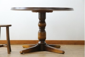 中古　飛騨産業　穂高シリーズ　キツツキマーク　洗練された佇まいが魅力的な丸テーブル　(R-084508)