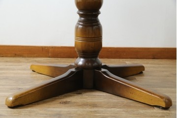 中古　飛騨産業　穂高シリーズ　キツツキマーク　洗練された佇まいが魅力的な丸テーブル　(R-084508)