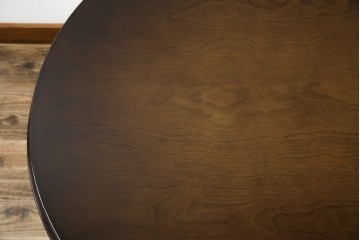 中古　飛騨産業　穂高シリーズ　キツツキマーク　洗練された佇まいが魅力的な丸テーブル　(R-084508)