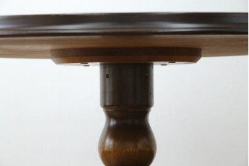 中古　飛騨産業　穂高シリーズ　キツツキマーク　洗練された佇まいが魅力的な丸テーブル　(R-084508)