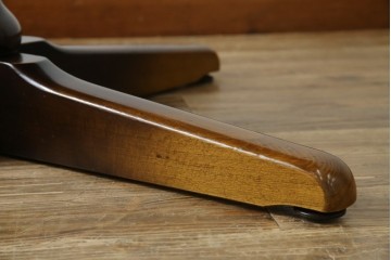 中古　飛騨産業　穂高シリーズ　キツツキマーク　洗練された佇まいが魅力的な丸テーブル　(R-084508)