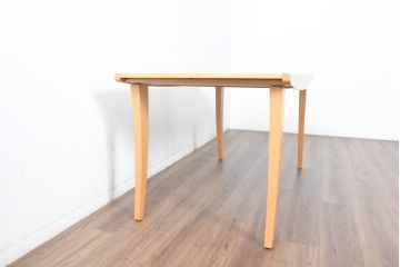 中古　イタリア　calligaris(カリガリス)　洗練されたフォルムと実用性を兼ね備えたエクステンションテーブル(ダイニングテーブル、拡張式テーブル、伸長式、食卓、6人掛け、8人掛け、6人用、8人用、大型テーブル)(定価約25万円)(R-084509)