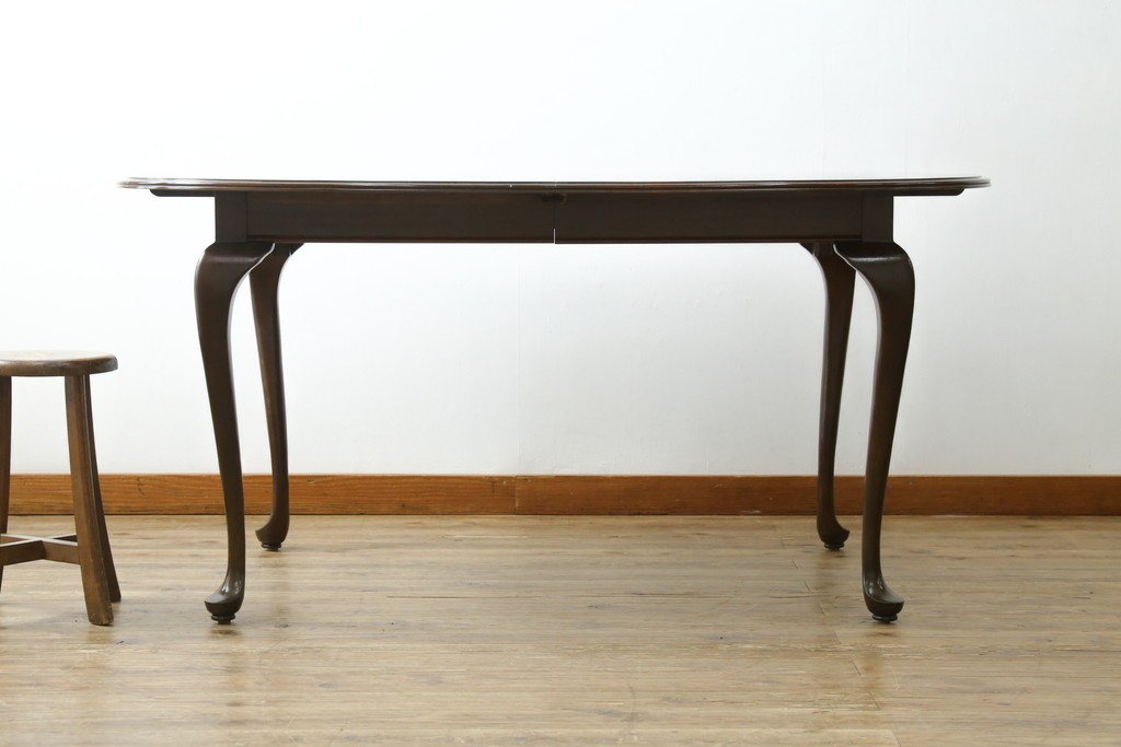新古　未使用展示品　美品　住宅展示場展示品　ETHAN ALLEN(イーセンアーレン)　猫脚がおしゃれなエクステンションテーブル　(R-084510)