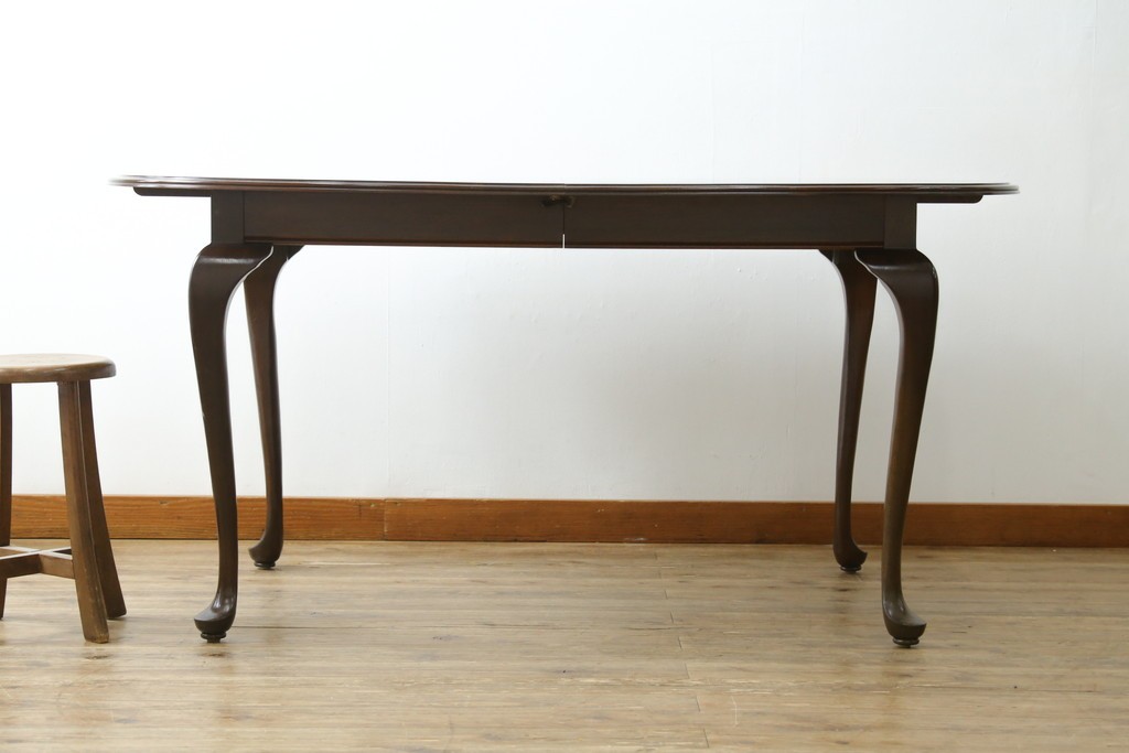 新古　未使用展示品　美品　住宅展示場展示品　ETHAN ALLEN(イーセンアーレン)　猫脚がおしゃれなエクステンションテーブル　(R-084510)