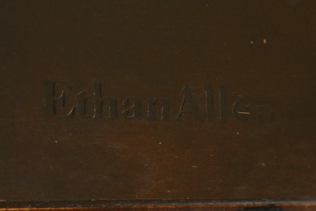 新古　未使用展示品　美品　住宅展示場展示品　ETHAN ALLEN(イーセンアーレン)　猫脚がおしゃれなエクステンションテーブル　(R-084510)