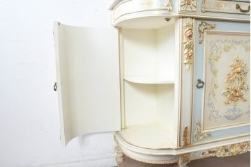 中古　イタリア高級家具　ロココ調　Mario Colciago&Figli(マリオ・コルチャゴ)　Fratelli Origgi(フラテッリ・オリッジ)　曲線を活かした優雅なフォルムと装飾が魅力的なガラスキャビネット(キュリオケース、ガラスケース、ショーケース、飾り棚、Rガラス、曲げガラス、店舗什器)(定価約180万円)(R-084512)
