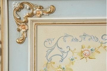 中古　イタリア高級家具　ロココ調　Mario Colciago&Figli(マリオ・コルチャゴ)　Fratelli Origgi(フラテッリ・オリッジ)　曲線を活かした優雅なフォルムと装飾が魅力的なガラスキャビネット(キュリオケース、ガラスケース、ショーケース、飾り棚、Rガラス、曲げガラス、店舗什器)(定価約180万円)(R-084512)