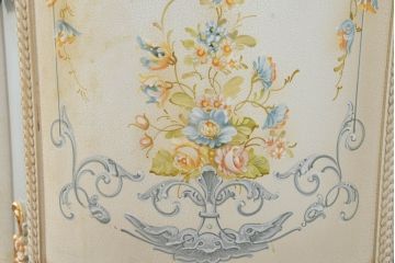 中古　イタリア高級家具　ロココ調　Mario Colciago&Figli(マリオ・コルチャゴ)　Fratelli Origgi(フラテッリ・オリッジ)　曲線を活かした優雅なフォルムと装飾が魅力的なガラスキャビネット(キュリオケース、ガラスケース、ショーケース、飾り棚、Rガラス、曲げガラス、店舗什器)(定価約180万円)(R-084512)