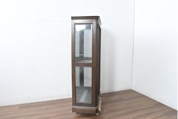 中古　美品　カリモク家具(karimoku)　domani(ドマーニ)　QUEENS LIFE(クイーンズライフ)　洗練されたデザインが飾る物をより美しく見せるキュリオケース(飾り棚、陳列棚、ガラスケース、ショーケース、キャビネット)(定価約70万円)(R-084513)