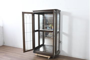 中古　美品　カリモク家具(karimoku)　domani(ドマーニ)　QUEENS LIFE(クイーンズライフ)　洗練されたデザインが飾る物をより美しく見せるキュリオケース(飾り棚、陳列棚、ガラスケース、ショーケース、キャビネット)(定価約70万円)(R-084513)
