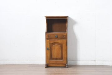 中古　美品　オールドカリモク　カリモク家具(karimoku)　COLONIAL(コロニアル)シリーズ　クラシカルな佇まいの電話台(花台、飾り台、サイドキャビネット)(R-084514)