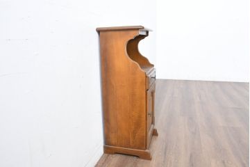 中古　美品　オールドカリモク　カリモク家具(karimoku)　COLONIAL(コロニアル)シリーズ　クラシカルな佇まいの電話台(花台、飾り台、サイドキャビネット)(R-084514)